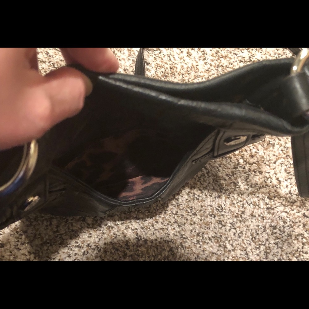 B. Makowsky Crossbody Bag - Picture 5 of 7